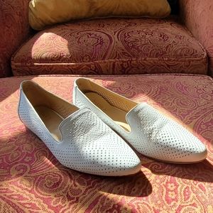 Naturalizer white leather flats super cute